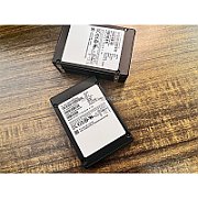 Samsung PM1653 1.92TB 2.5  SSD SAS 24G Read Intensive DWPD 1 MZILG1T9HCJR-00A07